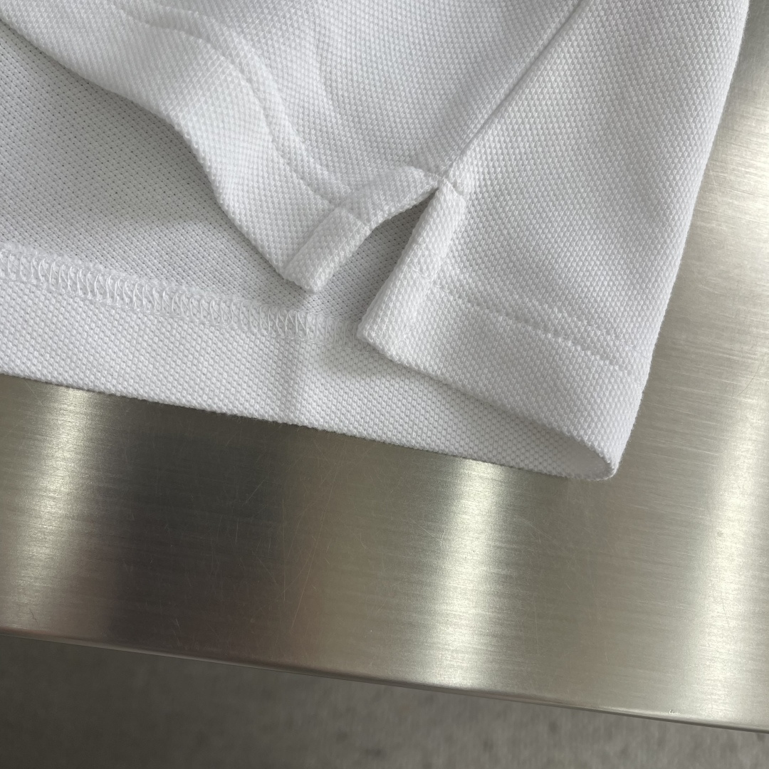 -GUCC 饰刺绣珠地棉翻领T恤。这款单品灵感源自La Famiglia的