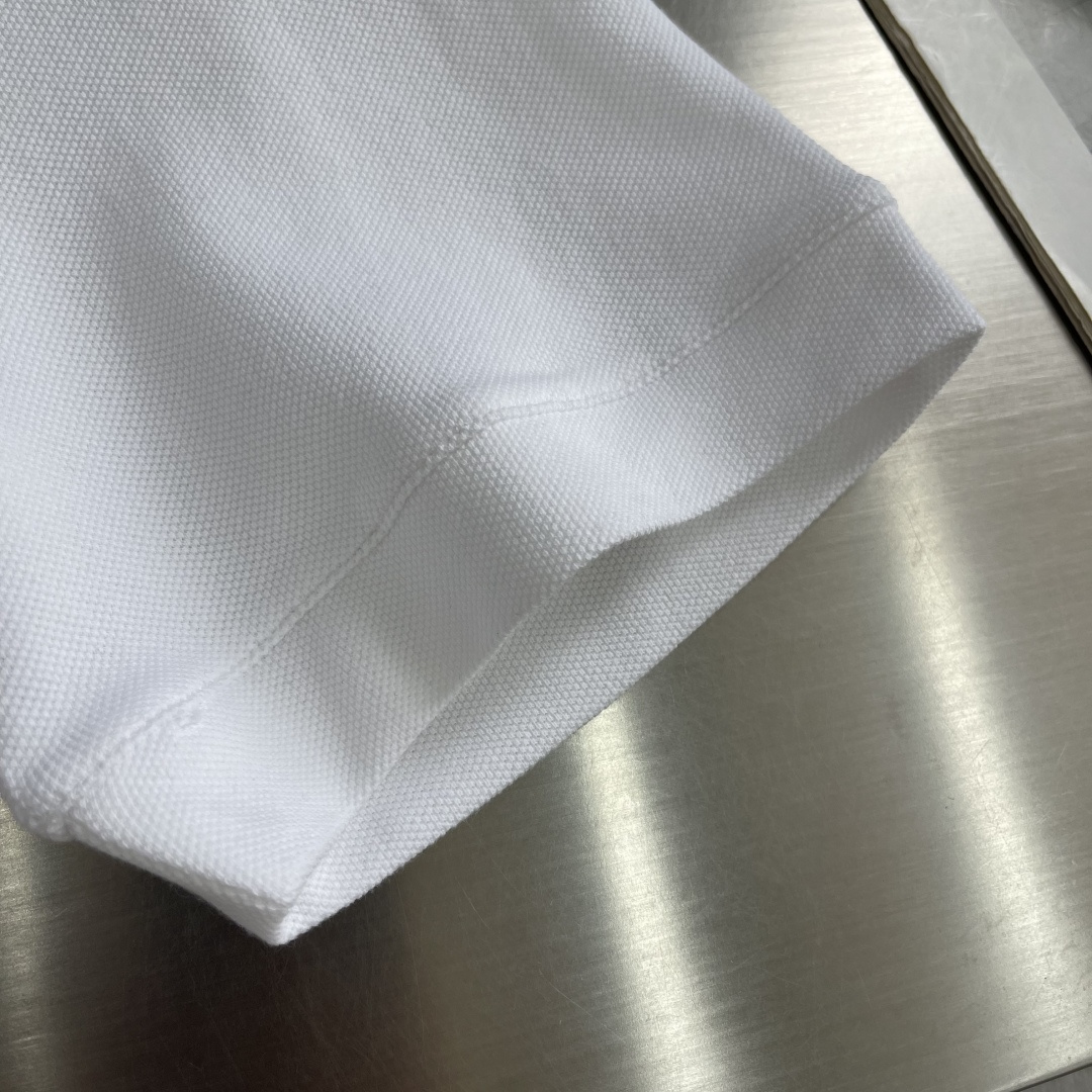 -GUCC 饰刺绣珠地棉翻领T恤。这款单品灵感源自La Famiglia的