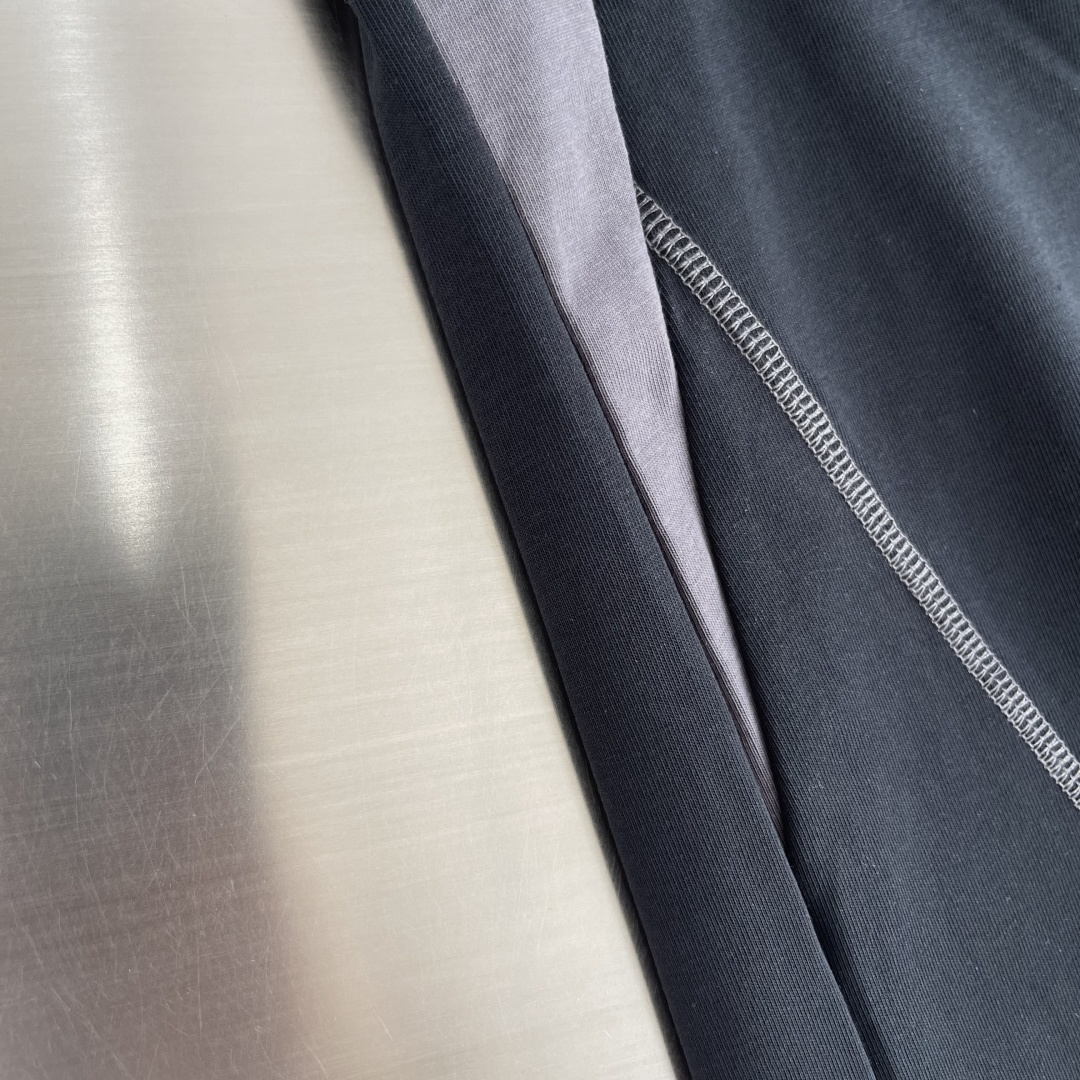 -🐦 鸟家 明线拼接刺绣短袖T恤 采用270克全棉40支双股爽滑透气排汗面料，原版订染布料，全身按四针六