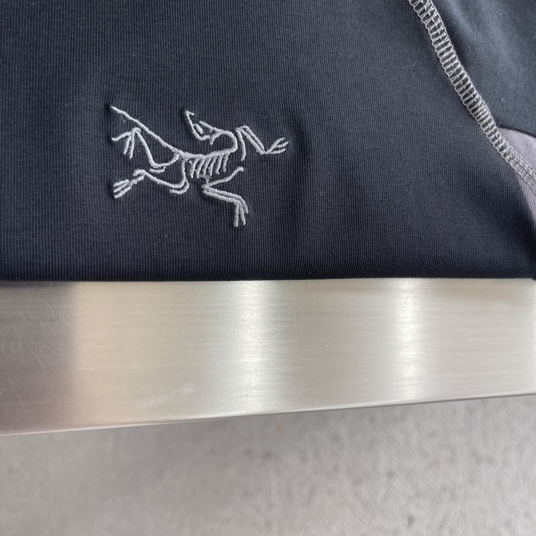 -🐦 鸟家 明线拼接刺绣短袖T恤 采用270克全棉40支双股爽滑透气排汗面料，原版订染布料，全身按四针六