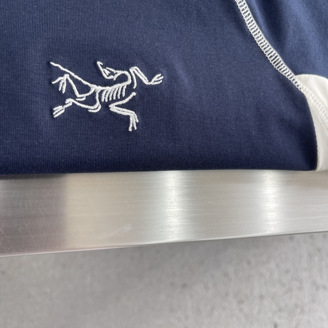 -🐦 鸟家 明线拼接刺绣短袖T恤 采用270克全棉40支双股爽滑透气排汗面料，原版订染布料，全身按四针六