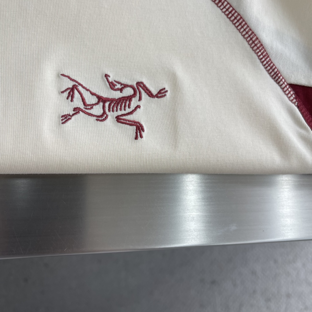 -🐦 鸟家 明线拼接刺绣短袖T恤 采用270克全棉40支双股爽滑透气排汗面料，原版订染布料，全身按四针六