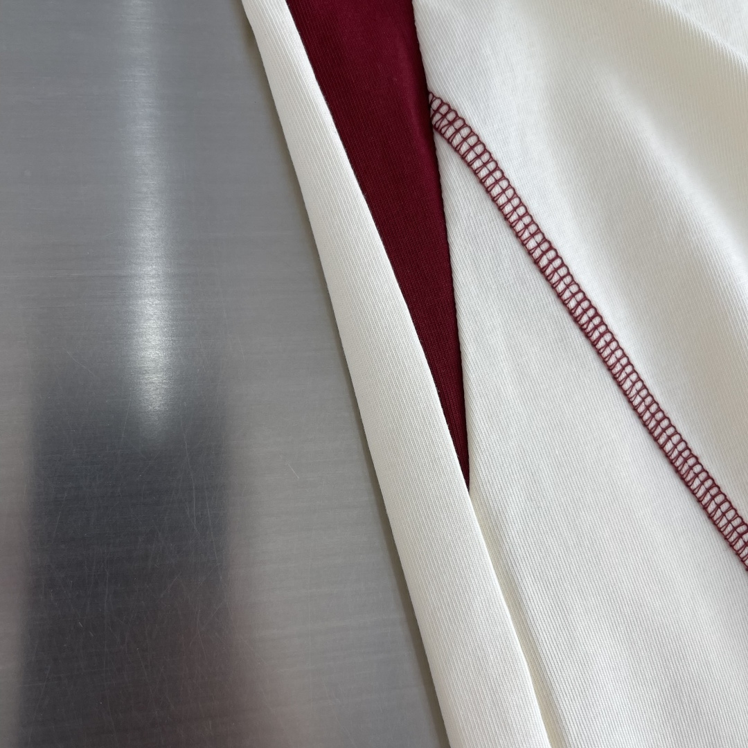 -🐦 鸟家 明线拼接刺绣短袖T恤 采用270克全棉40支双股爽滑透气排汗面料，原版订染布料，全身按四针六