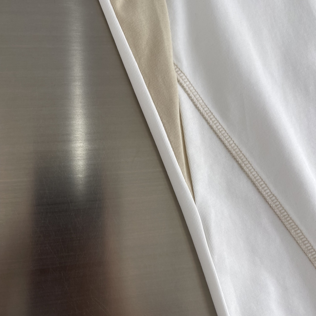 -🐦 鸟家 明线拼接刺绣短袖T恤 采用270克全棉40支双股爽滑透气排汗面料，原版订染布料，全身按四针六