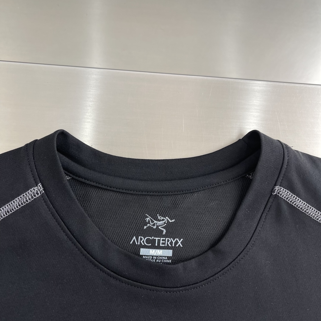 -🐦 鸟家 2024 新款来咯！时尚百搭的宽松无袖坎肩背心，logo 刺绣超酷炫！纯棉材质，舒适透气。这