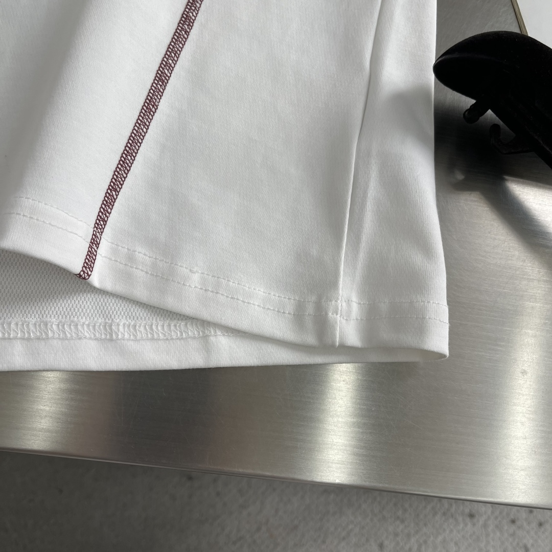 -🐦 鸟家 2024 新款来咯！时尚百搭的宽松无袖坎肩背心，logo 刺绣超酷炫！纯棉材质，舒适透气。这