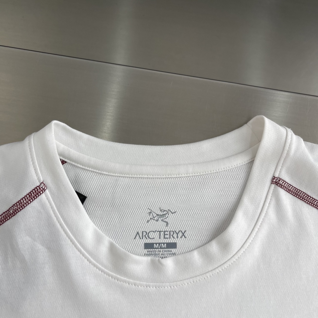 -🐦 鸟家 2024 新款来咯！时尚百搭的宽松无袖坎肩背心，logo 刺绣超酷炫！纯棉材质，舒适透气。这