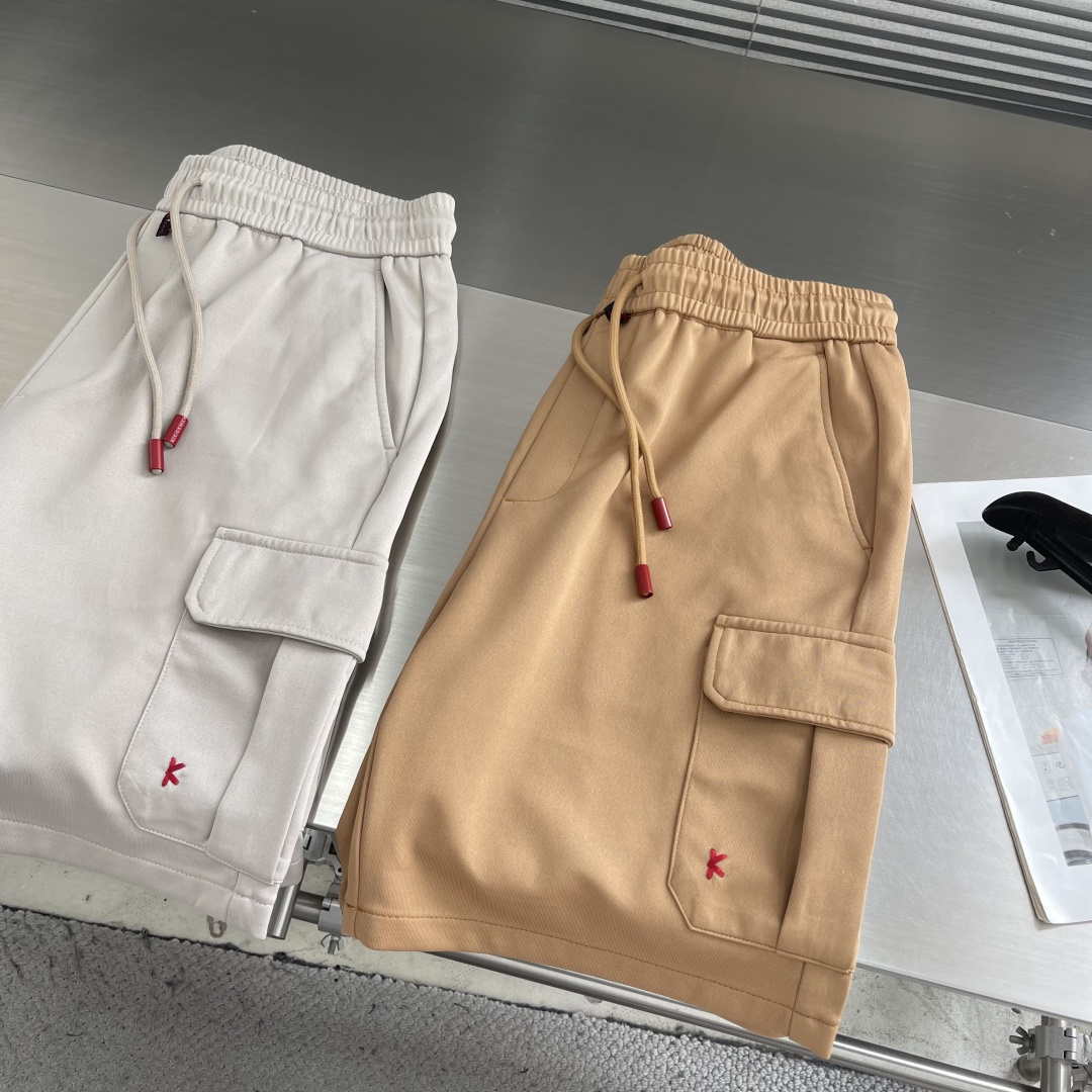 -Kiton 工装风休闲短裤 26ss春夏新款在设计基调方面继续沿袭了K家的极简路线，细节元素各自丰富发