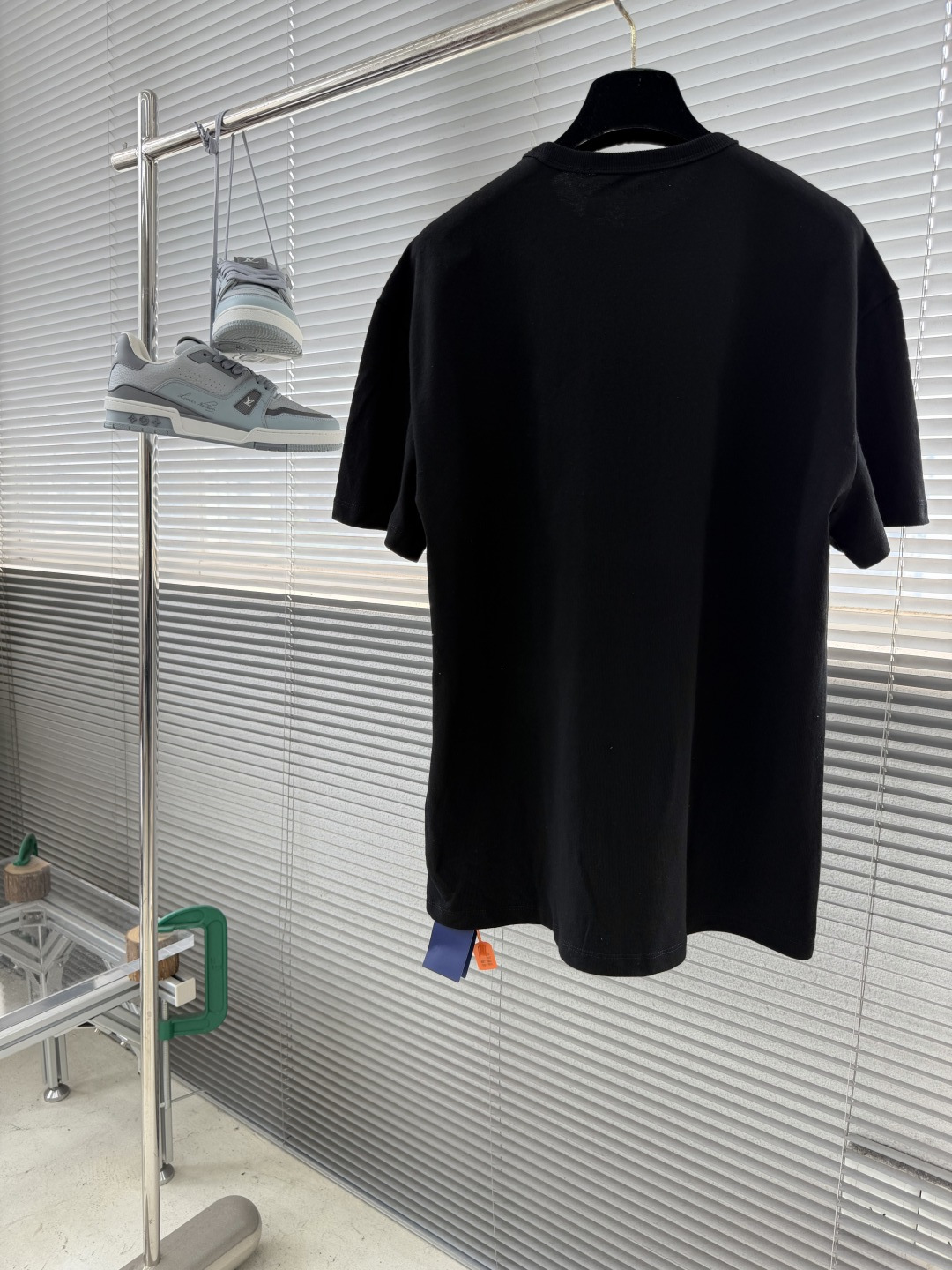 -RaLoro Pianah Lauren 标识刺绣短袖定制棉云麻柔平纹布 手感细腻 舒适贴肤 以深邃的