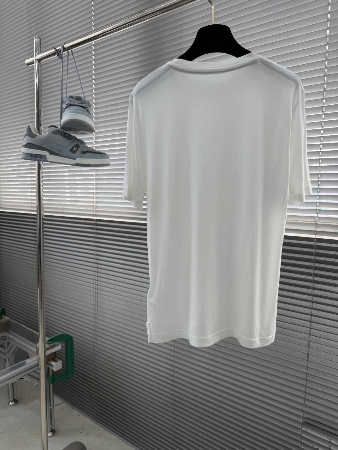 -Loro Piana 新款天丝棉T恤，这款T恤采用天丝➕羊毛面料制作而成，后领口处饰有Loro Pia