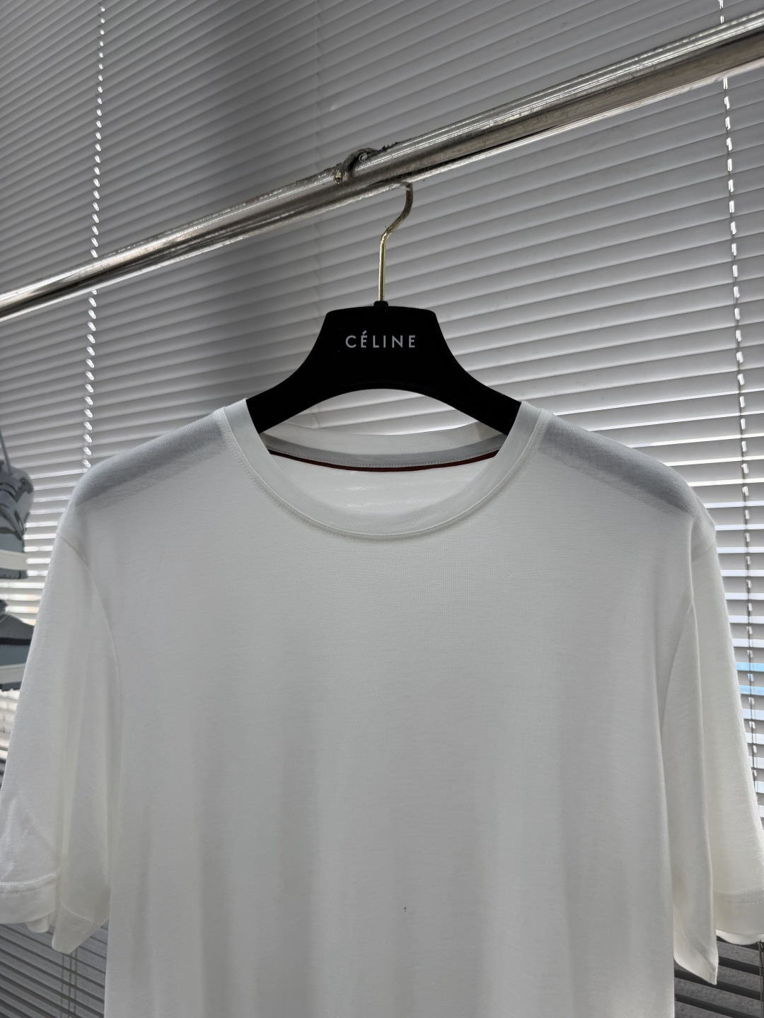 -Loro Piana 新款天丝棉T恤，这款T恤采用天丝➕羊毛面料制作而成，后领口处饰有Loro Pia