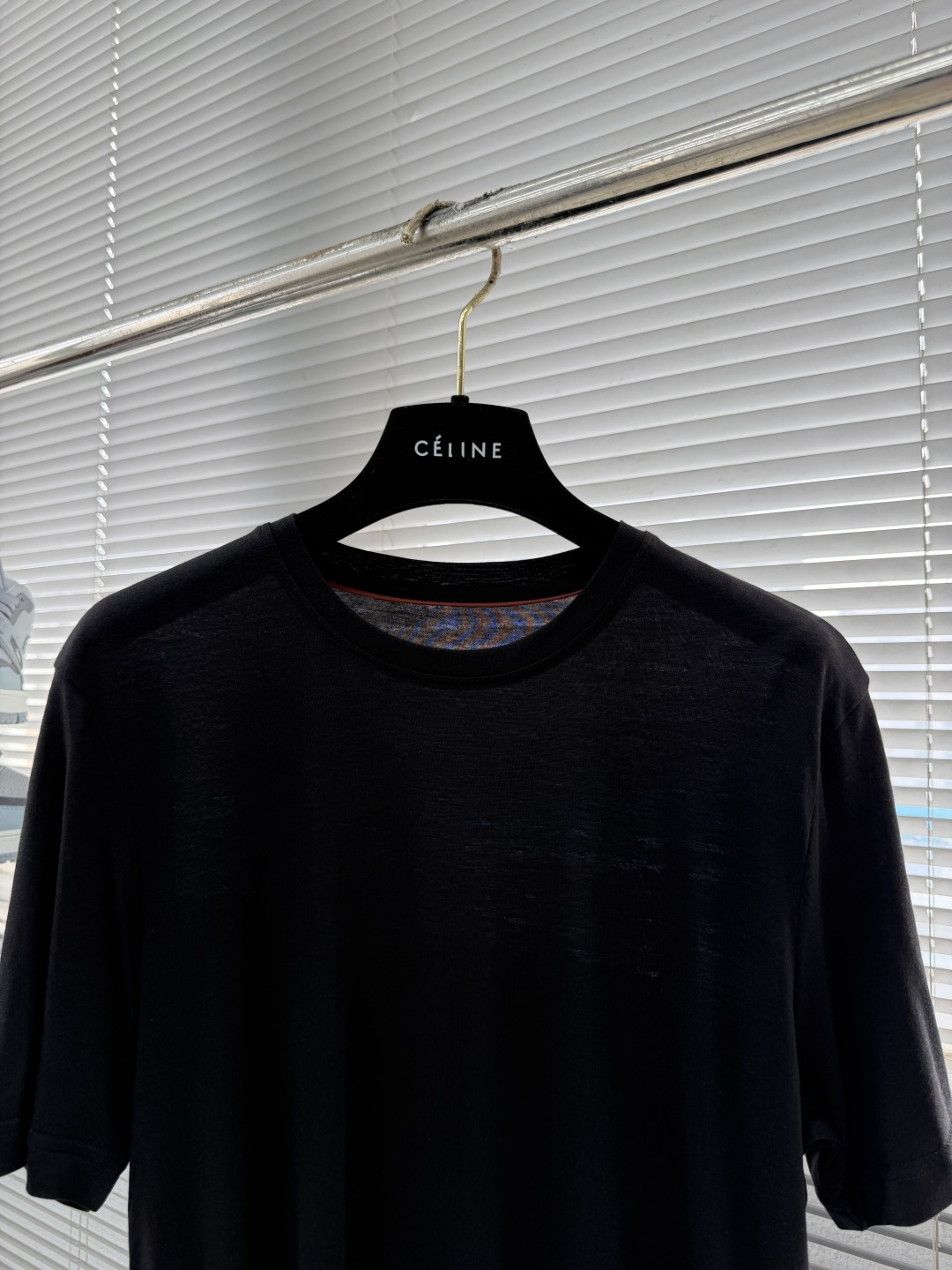 -Loro Piana 新款天丝棉T恤，这款T恤采用天丝➕羊毛面料制作而成，后领口处饰有Loro Pia