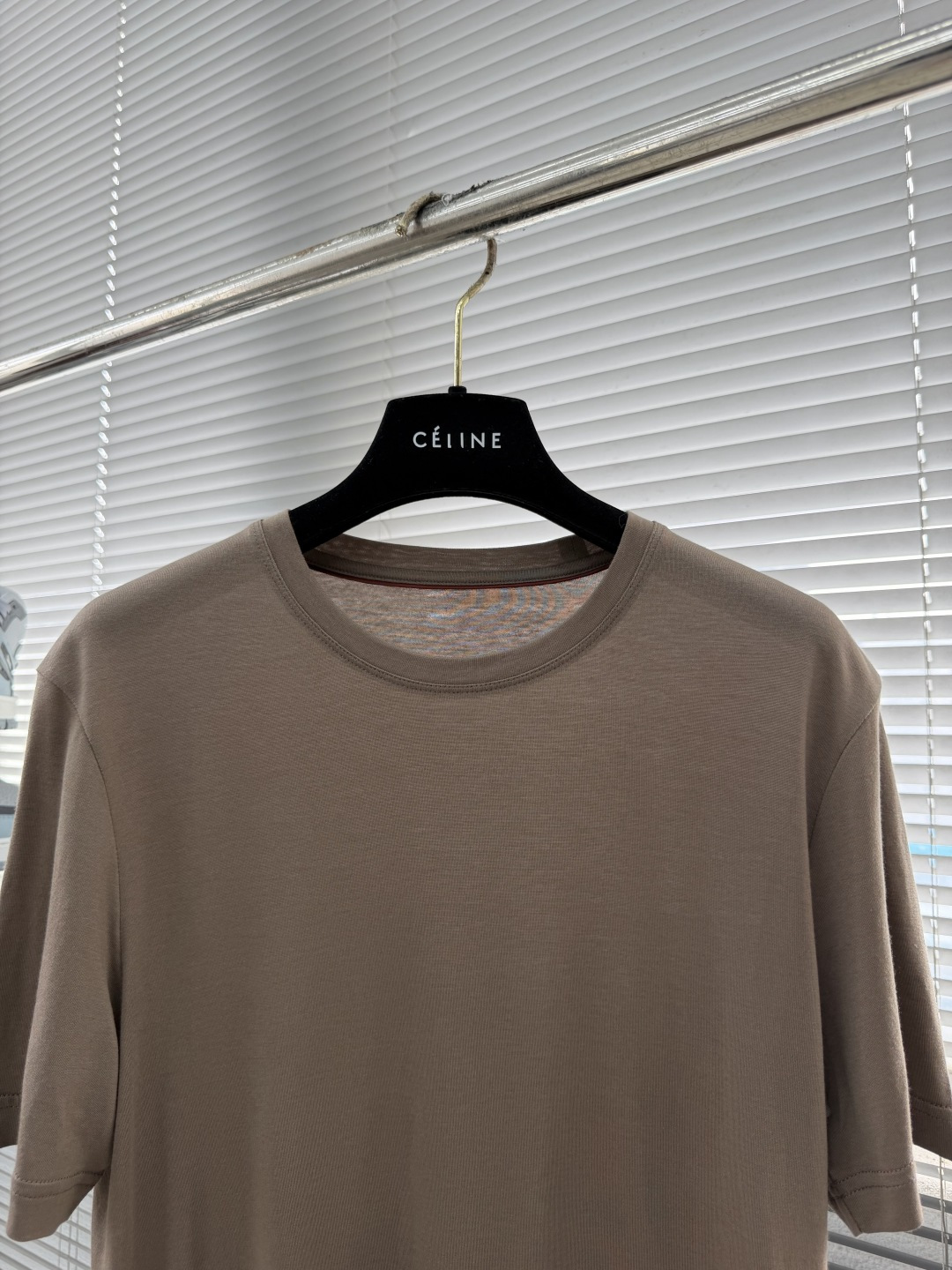 -Loro Piana 新款天丝棉T恤，这款T恤采用天丝➕羊毛面料制作而成，后领口处饰有Loro Pia