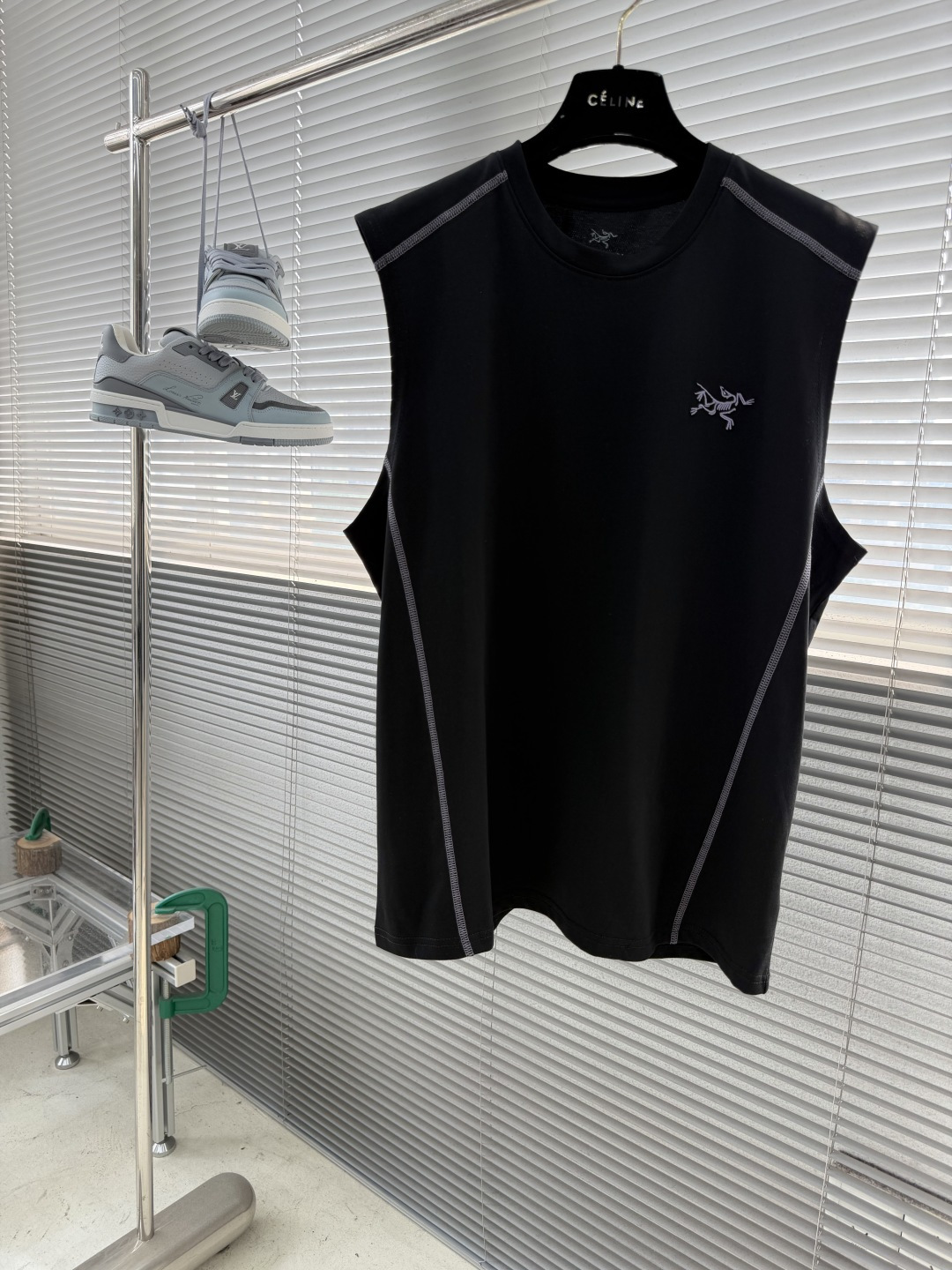 -🐦 鸟家 2024 新款来咯！时尚百搭的宽松无袖坎肩背心，logo 刺绣超酷炫！纯棉材质，舒适透气。这