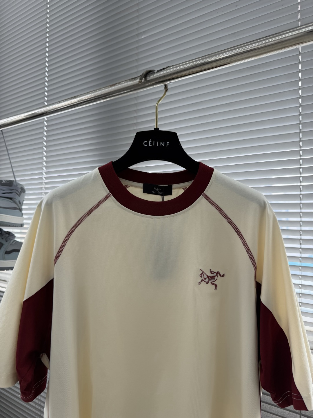 -🐦 鸟家 明线拼接刺绣短袖T恤 采用270克全棉40支双股爽滑透气排汗面料，原版订染布料，全身按四针六