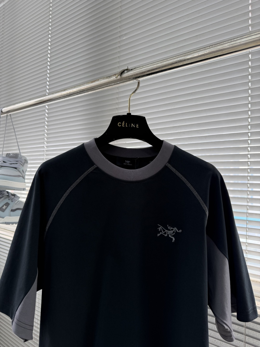 -🐦 鸟家 明线拼接刺绣短袖T恤 采用270克全棉40支双股爽滑透气排汗面料，原版订染布料，全身按四针六