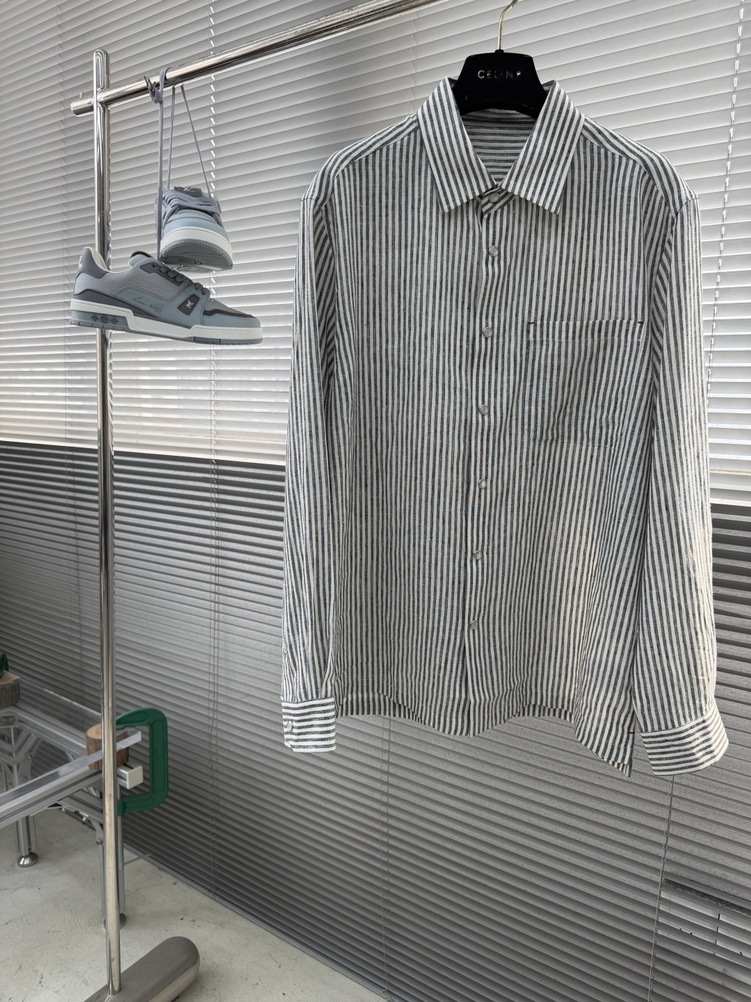 -Kiton 日常穿出高级感，慵懒且时髦兼具的调和剂，色织混色纱线条纹亚麻衬衫 选用了顶级亚麻材质交织混
