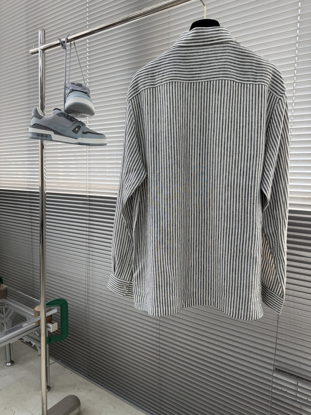 -Kiton 日常穿出高级感，慵懒且时髦兼具的调和剂，色织混色纱线条纹亚麻衬衫 选用了顶级亚麻材质交织混