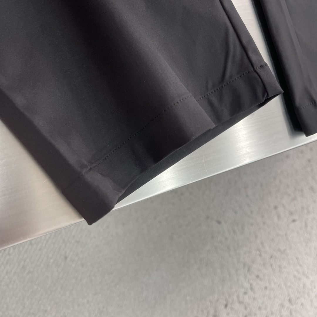 -驴牌 2026ss春夏时尚/休闲裤美学的焕新诠释,演绎浓郁的格调型时尚风范,细节感和设计感强悍.经典品