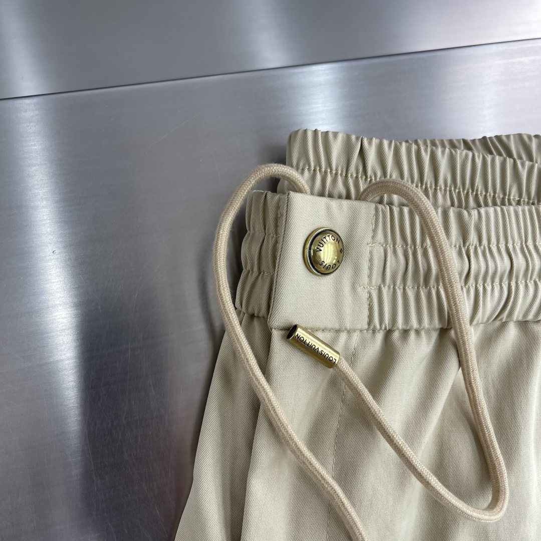 -驴牌 2026ss春夏时尚/休闲裤美学的焕新诠释,演绎浓郁的格调型时尚风范,细节感和设计感强悍.经典品