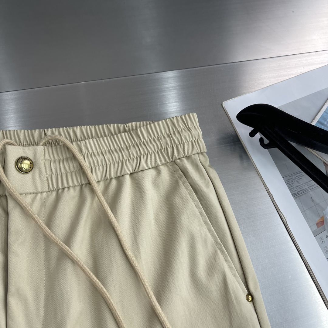 -驴牌 2026ss春夏时尚/休闲裤美学的焕新诠释,演绎浓郁的格调型时尚风范,细节感和设计感强悍.经典品