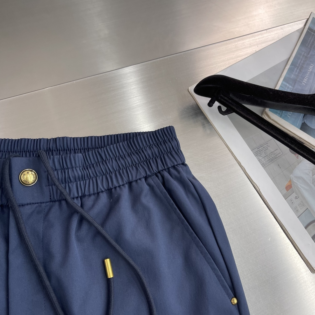 -驴牌 2026ss春夏时尚/休闲裤美学的焕新诠释,演绎浓郁的格调型时尚风范,细节感和设计感强悍.经典品