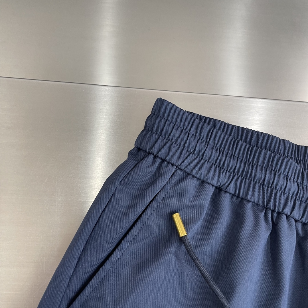 -驴牌 2026ss春夏时尚/休闲裤美学的焕新诠释,演绎浓郁的格调型时尚风范,细节感和设计感强悍.经典品