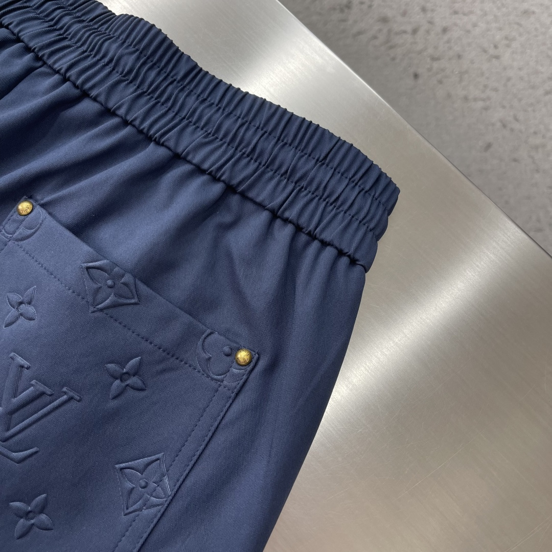 -驴牌 2026ss春夏时尚/休闲裤美学的焕新诠释,演绎浓郁的格调型时尚风范,细节感和设计感强悍.经典品