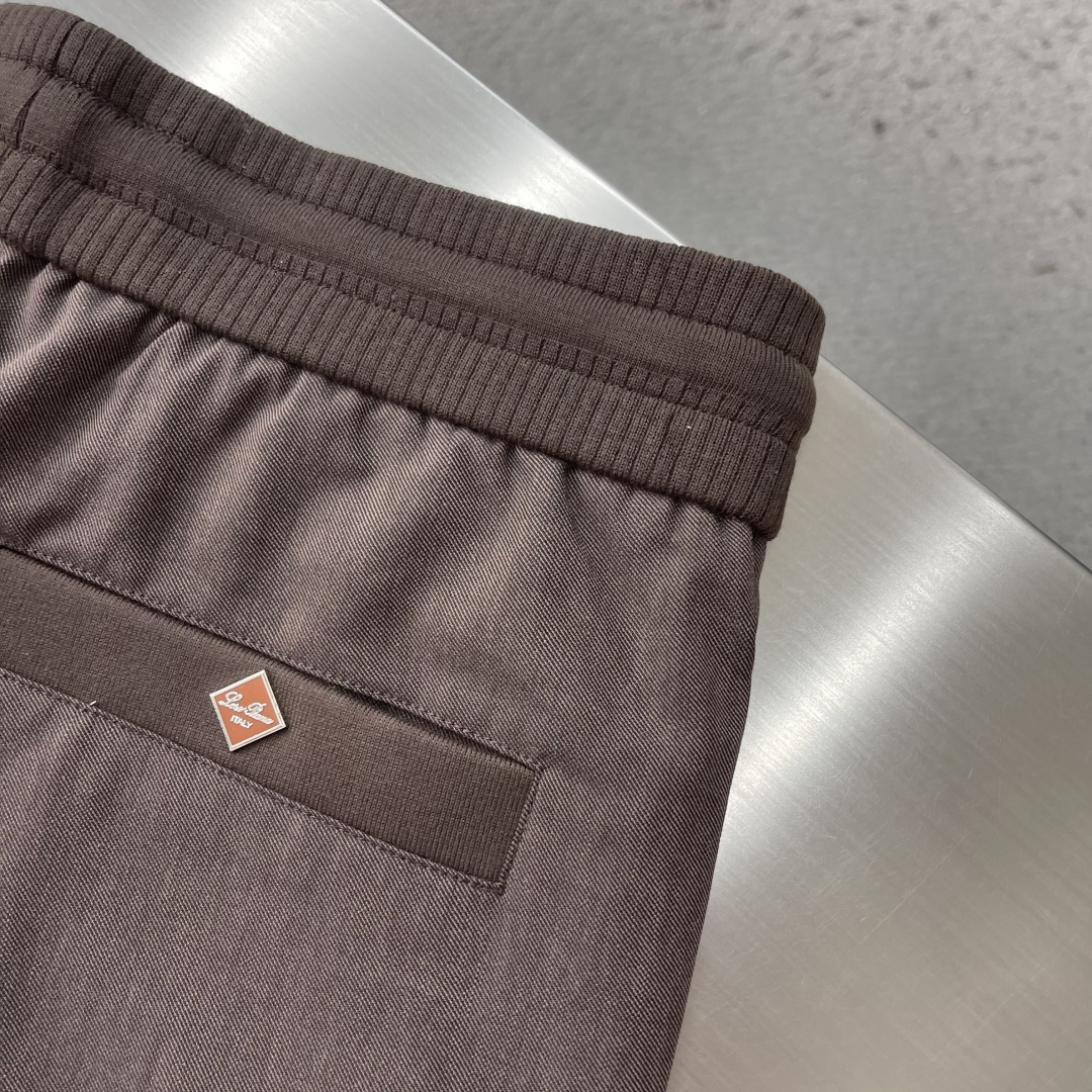-Loro Piana 春夏季麻纹休闲裤长裤凝聚精裁工艺，以卓越非凡的版型和华贵创新的材质讲述传承与创新