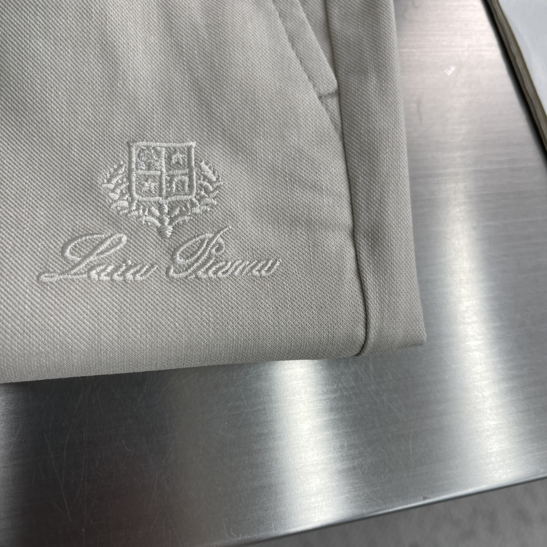 -Loro Piana 春夏季麻纹休闲裤长裤凝聚精裁工艺，以卓越非凡的版型和华贵创新的材质讲述传承与创新
