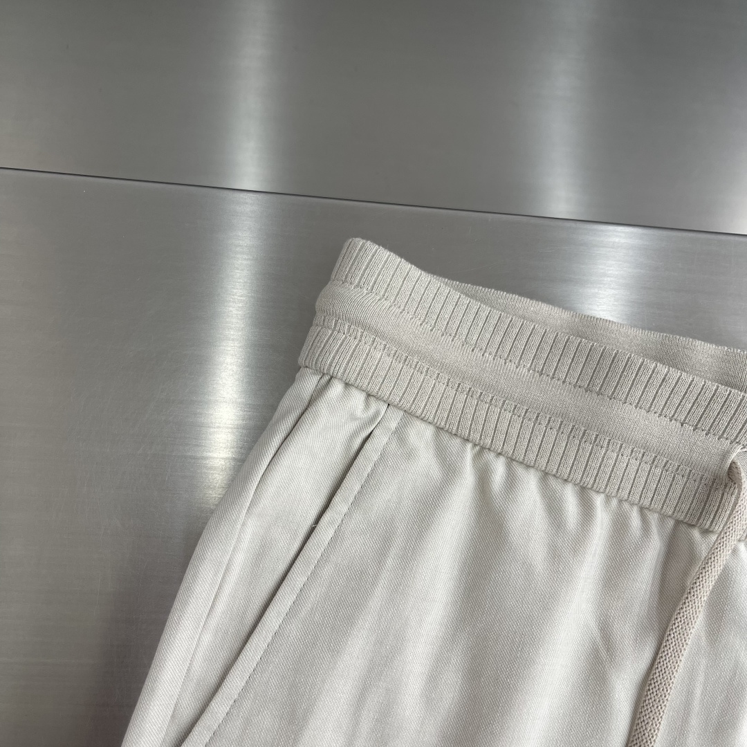 -Loro Piana 春夏季麻纹休闲裤长裤凝聚精裁工艺，以卓越非凡的版型和华贵创新的材质讲述传承与创新