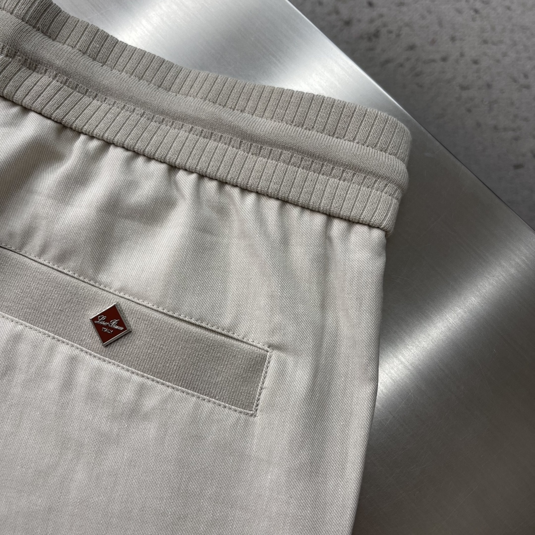-Loro Piana 春夏季麻纹休闲裤长裤凝聚精裁工艺，以卓越非凡的版型和华贵创新的材质讲述传承与创新