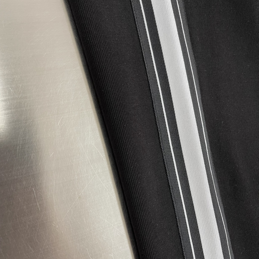 -🐦 鸟家 2026ss春夏时尚/休闲裤美学的焕新诠释,演绎浓郁的格调型时尚风范,细节感和设计感强悍.经