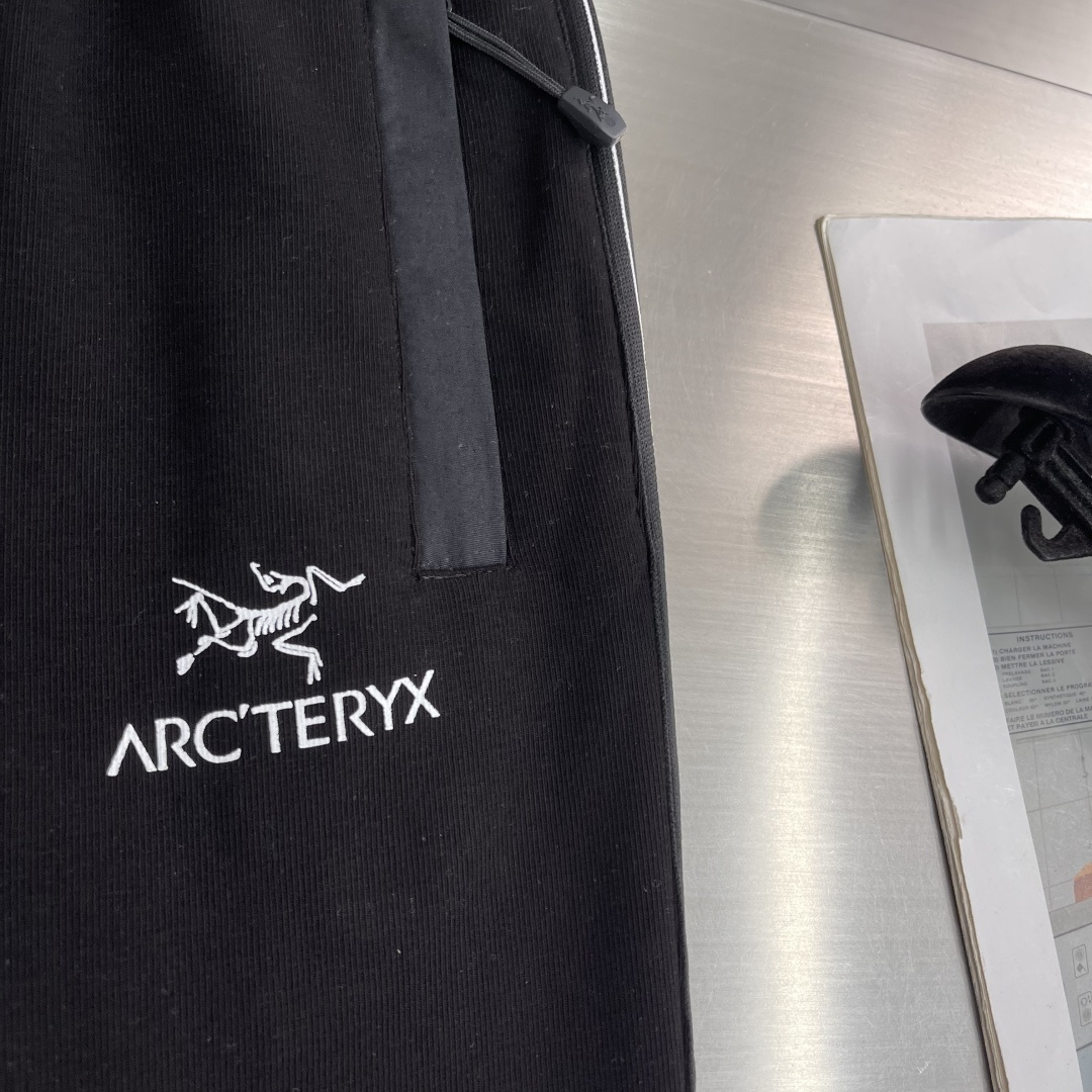 -🐦 鸟家 2026ss春夏时尚/休闲裤美学的焕新诠释,演绎浓郁的格调型时尚风范,细节感和设计感强悍.经