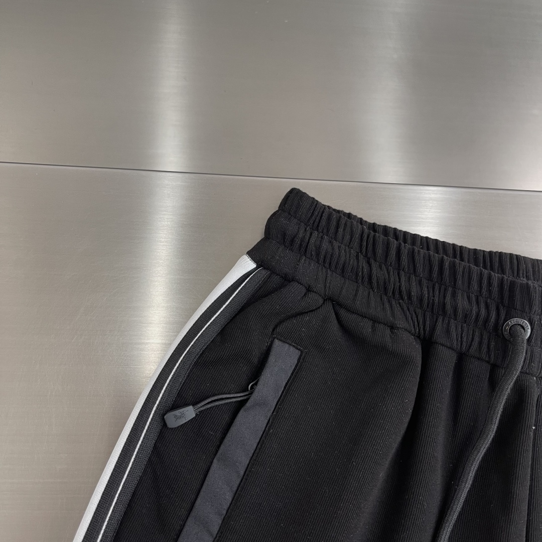 -🐦 鸟家 2026ss春夏时尚/休闲裤美学的焕新诠释,演绎浓郁的格调型时尚风范,细节感和设计感强悍.经