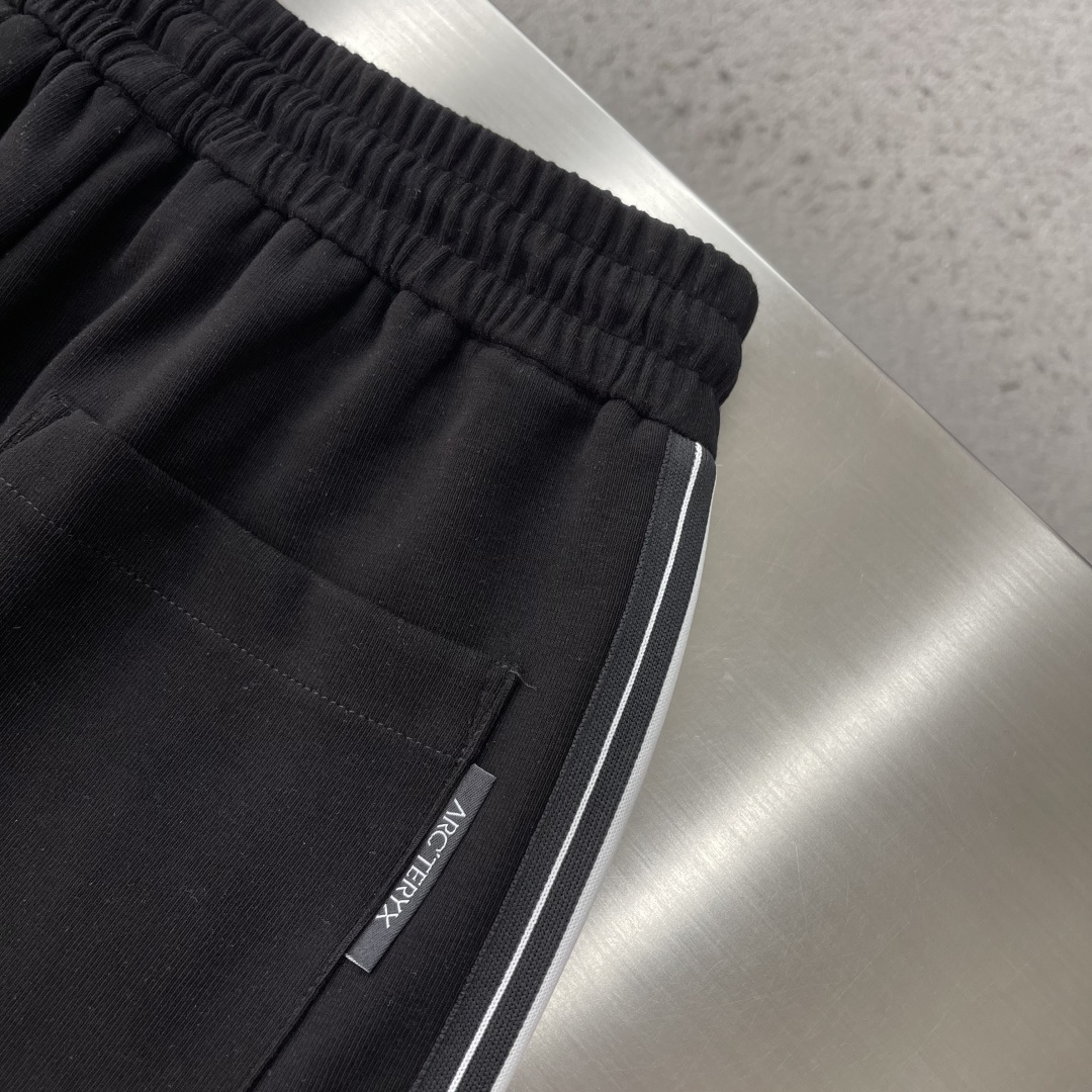 -🐦 鸟家 2026ss春夏时尚/休闲裤美学的焕新诠释,演绎浓郁的格调型时尚风范,细节感和设计感强悍.经