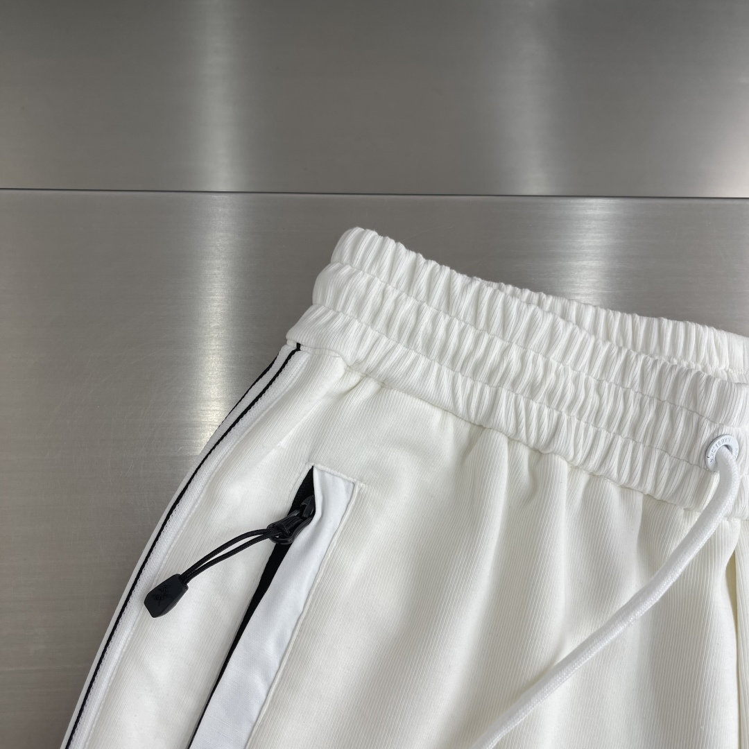 -🐦 鸟家 2026ss春夏时尚/休闲裤美学的焕新诠释,演绎浓郁的格调型时尚风范,细节感和设计感强悍.经