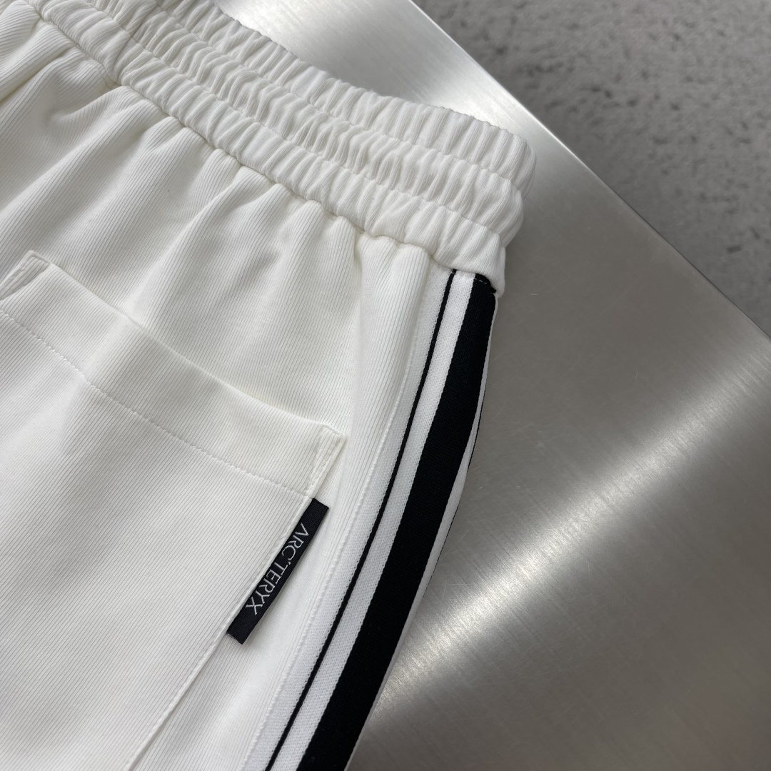 -🐦 鸟家 2026ss春夏时尚/休闲裤美学的焕新诠释,演绎浓郁的格调型时尚风范,细节感和设计感强悍.经