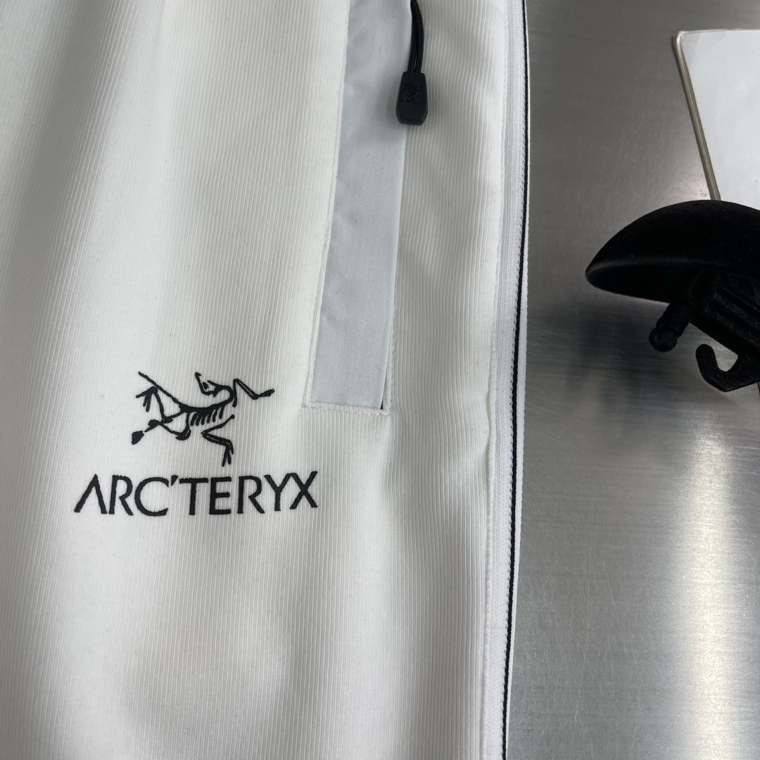 -🐦 鸟家 2026ss春夏时尚/休闲裤美学的焕新诠释,演绎浓郁的格调型时尚风范,细节感和设计感强悍.经