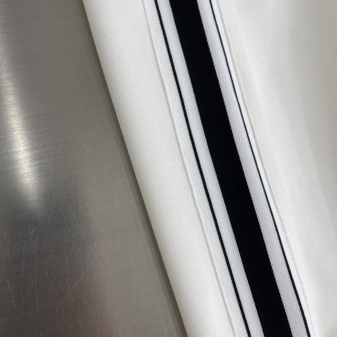 -🐦 鸟家 2026ss春夏时尚/休闲裤美学的焕新诠释,演绎浓郁的格调型时尚风范,细节感和设计感强悍.经