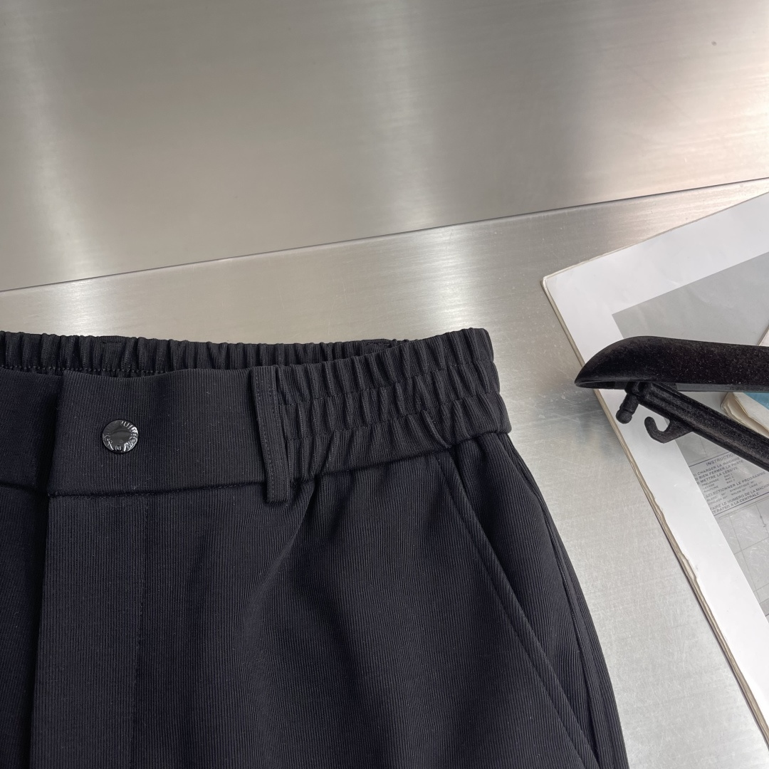 -驴牌 2026 春夏时尚/休闲裤美学的焕新诠释,演绎浓郁的格调型时尚风范,细节感和设计感强悍.经典品牌