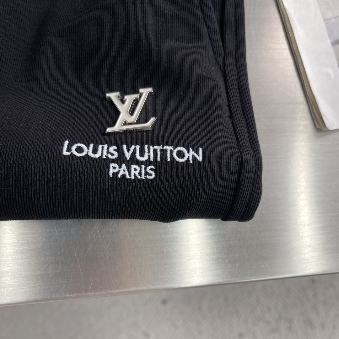 -驴牌 2026 春夏时尚/休闲裤美学的焕新诠释,演绎浓郁的格调型时尚风范,细节感和设计感强悍.经典品牌