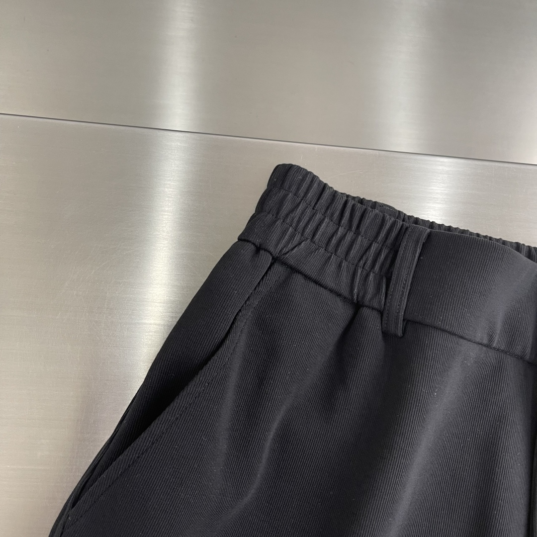 -驴牌 2026 春夏时尚/休闲裤美学的焕新诠释,演绎浓郁的格调型时尚风范,细节感和设计感强悍.经典品牌