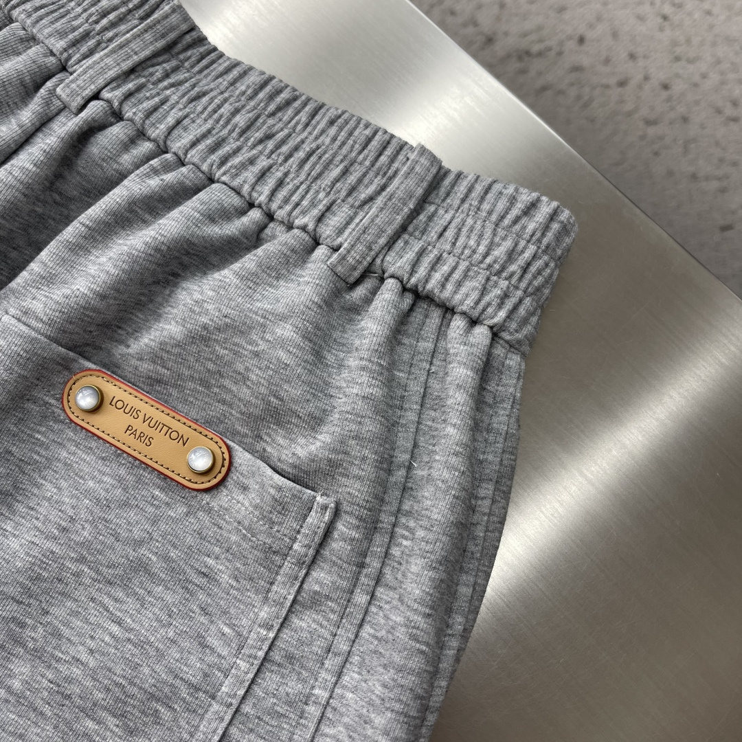 -驴牌 2026 春夏时尚/休闲裤美学的焕新诠释,演绎浓郁的格调型时尚风范,细节感和设计感强悍.经典品牌