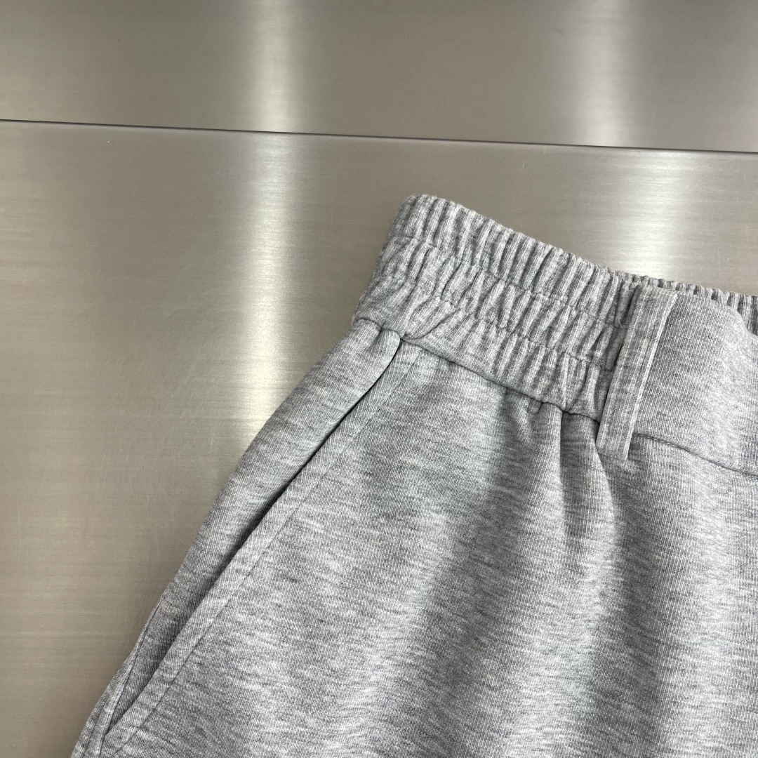 -驴牌 2026 春夏时尚/休闲裤美学的焕新诠释,演绎浓郁的格调型时尚风范,细节感和设计感强悍.经典品牌