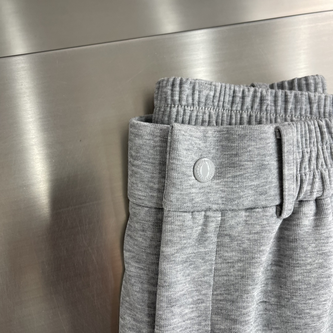 -驴牌 2026 春夏时尚/休闲裤美学的焕新诠释,演绎浓郁的格调型时尚风范,细节感和设计感强悍.经典品牌