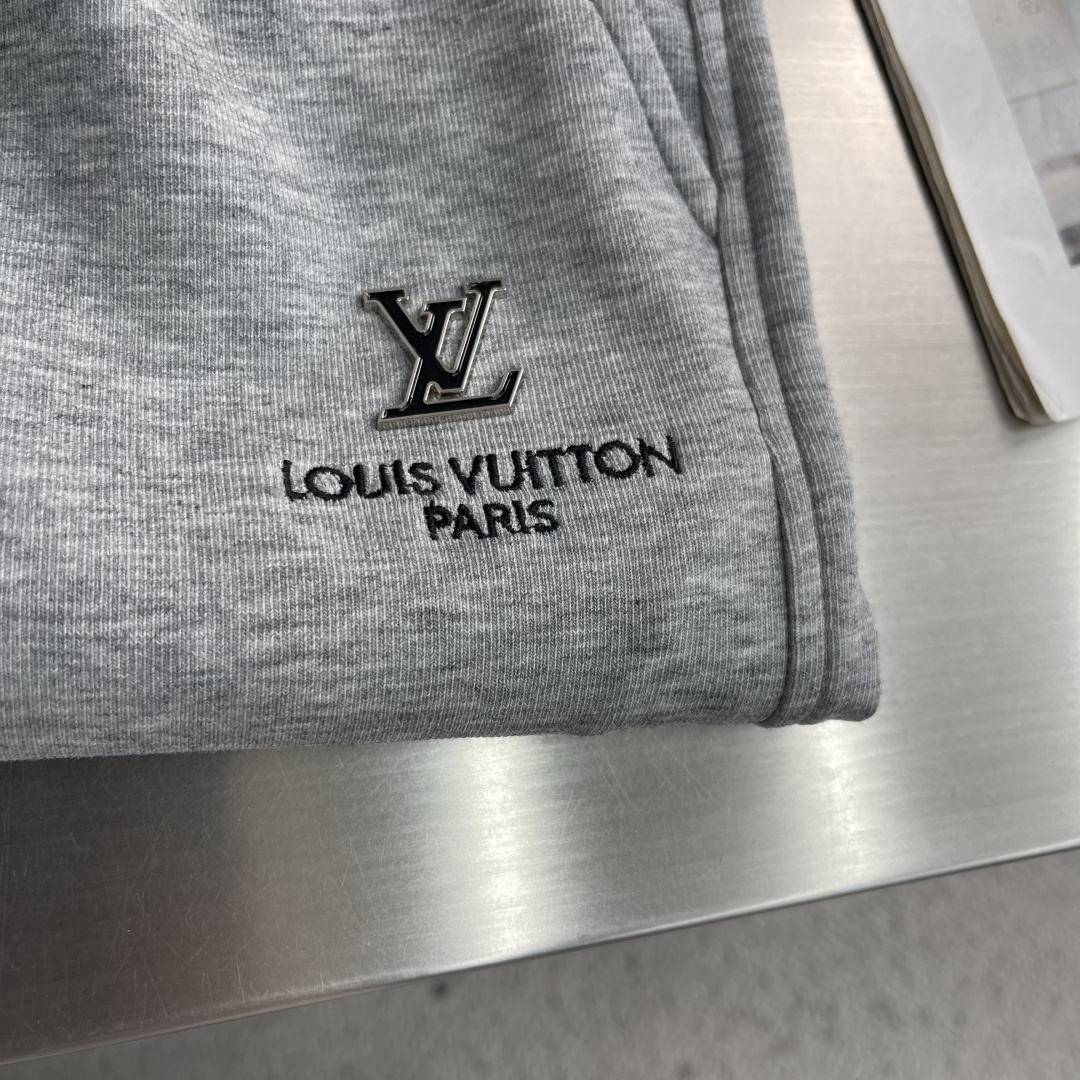 -驴牌 2026 春夏时尚/休闲裤美学的焕新诠释,演绎浓郁的格调型时尚风范,细节感和设计感强悍.经典品牌