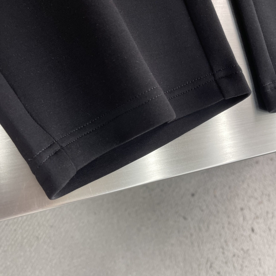 -驴牌 2026ss春夏时尚/休闲裤美学的焕新诠释,演绎浓郁的格调型时尚风范,细节感和设计感强悍.经典品