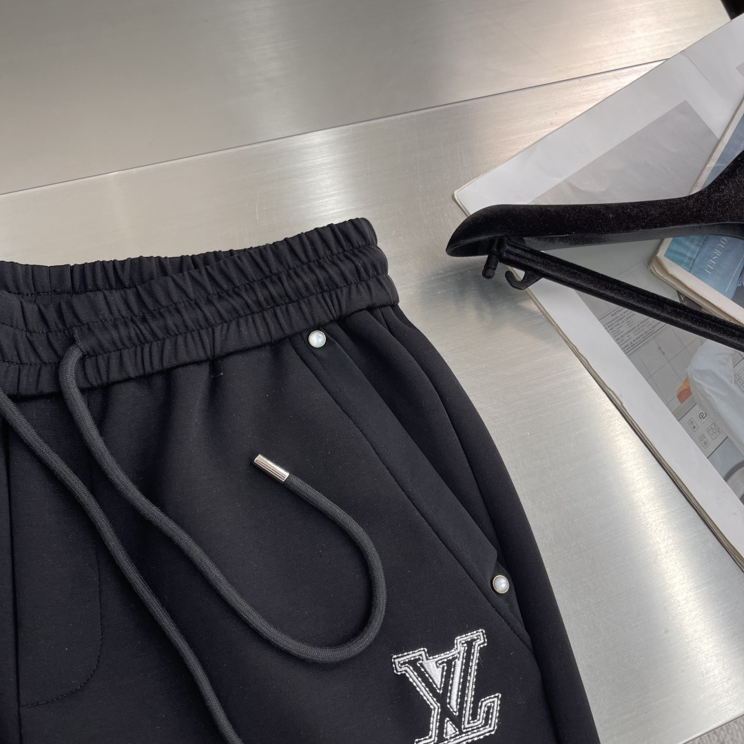 -驴牌 2026ss春夏时尚/休闲裤美学的焕新诠释,演绎浓郁的格调型时尚风范,细节感和设计感强悍.经典品