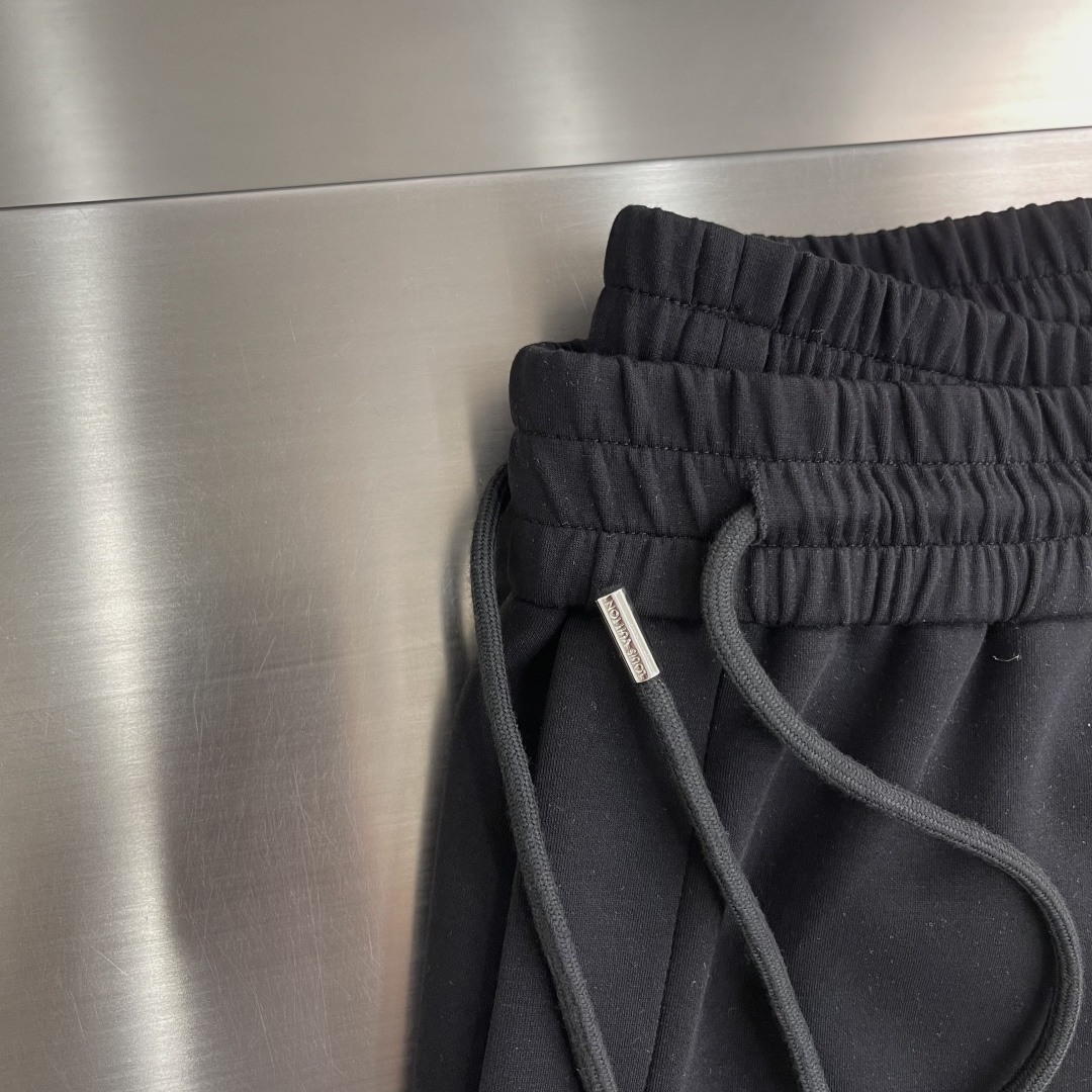 -驴牌 2026ss春夏时尚/休闲裤美学的焕新诠释,演绎浓郁的格调型时尚风范,细节感和设计感强悍.经典品